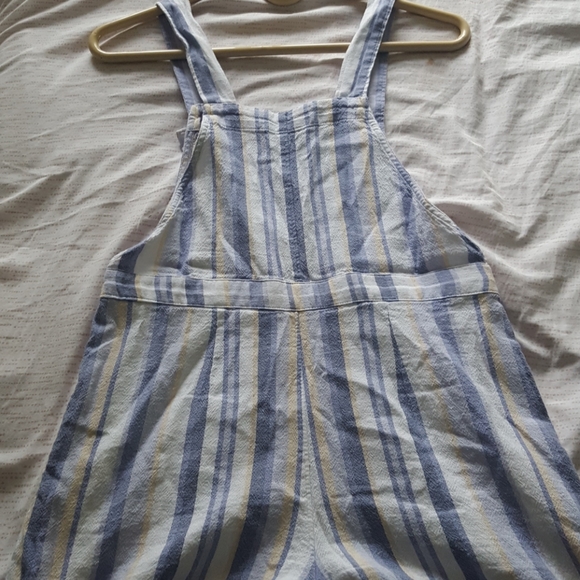 Hollister stripped romper/overalls - Picture 4 of 6